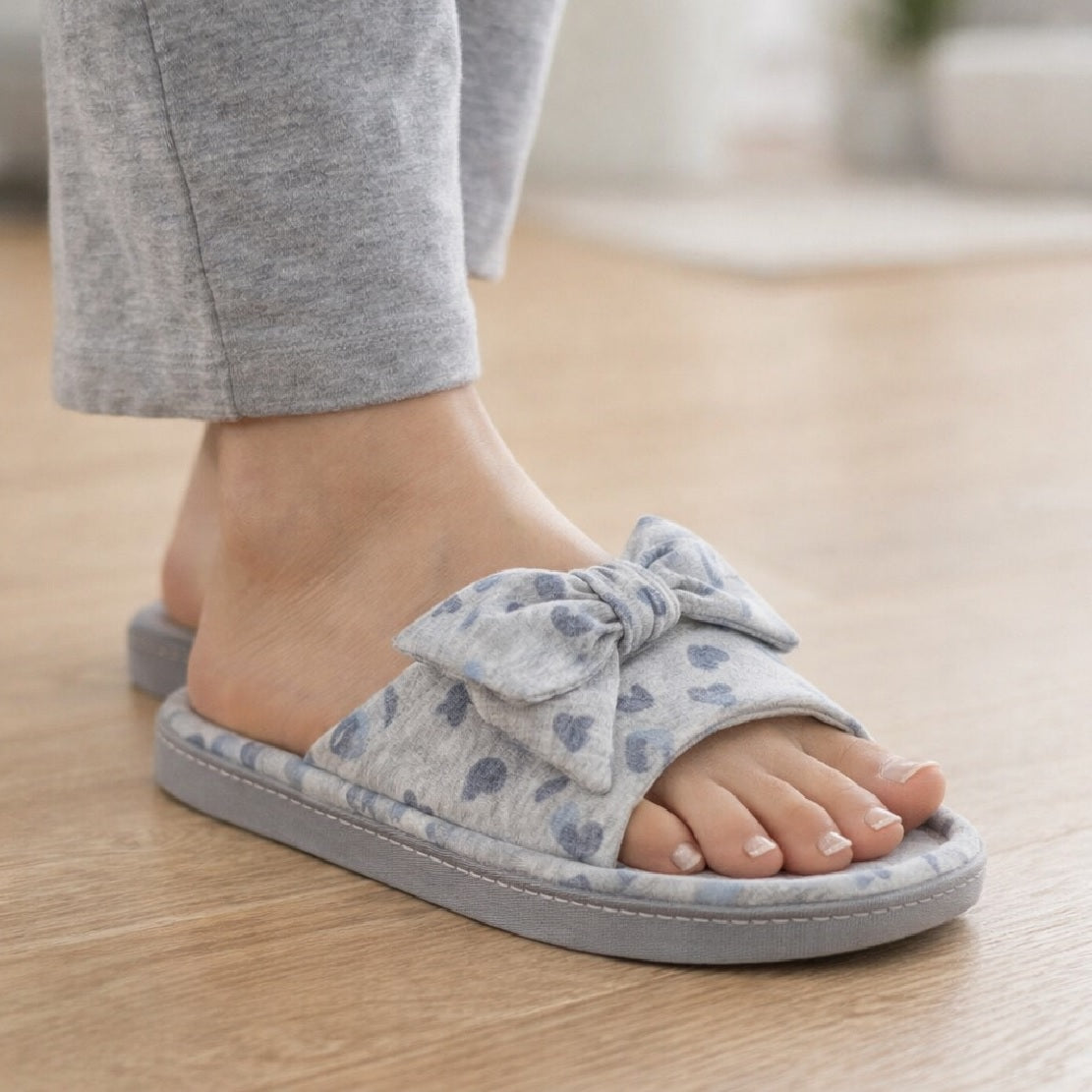 Women’s Soft Bow Slippers Grey Heart Print Cozy Slides