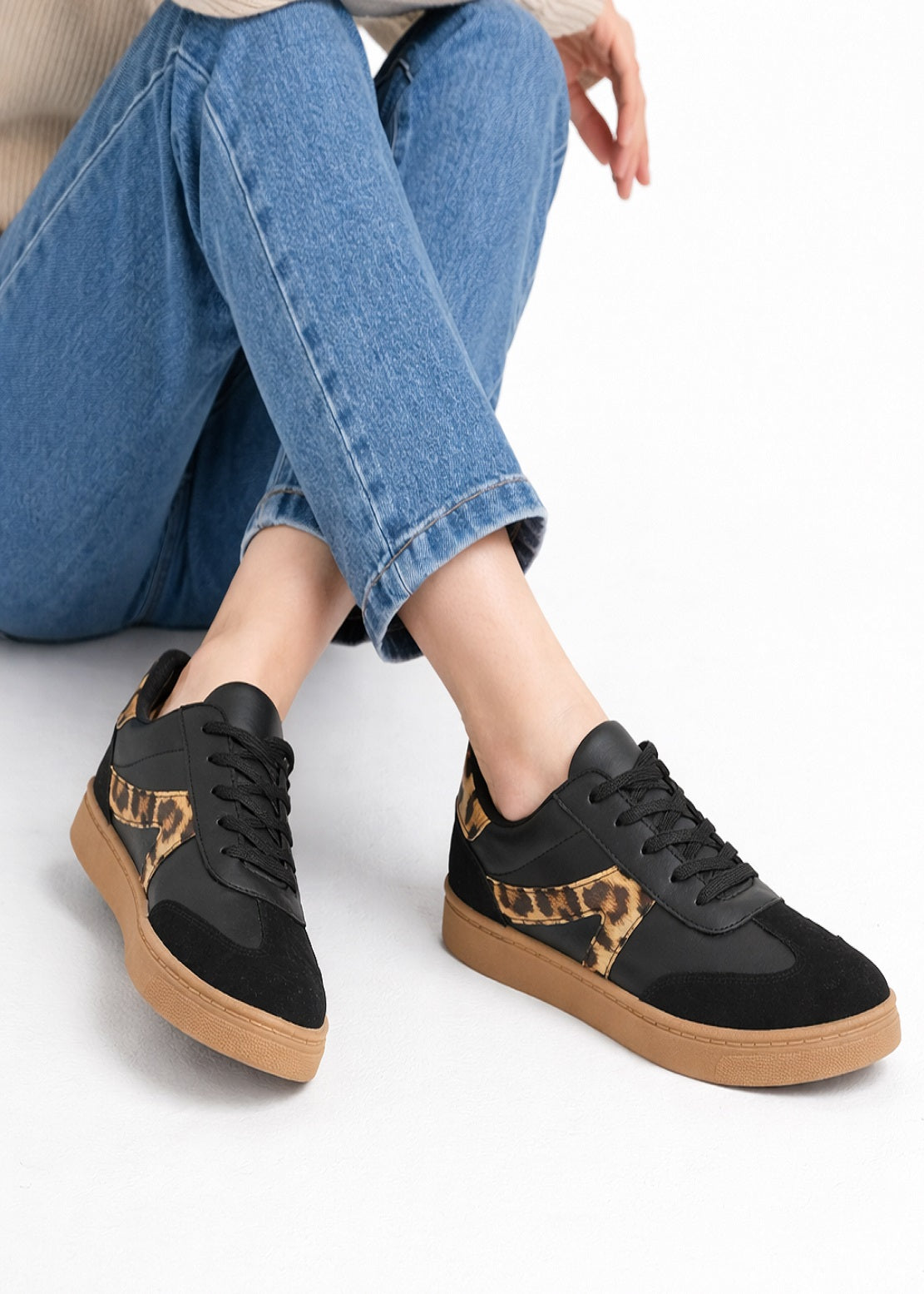 Women’s Lace-Up Sneakers with Leopard Detail – Casual Low-Top Shoes