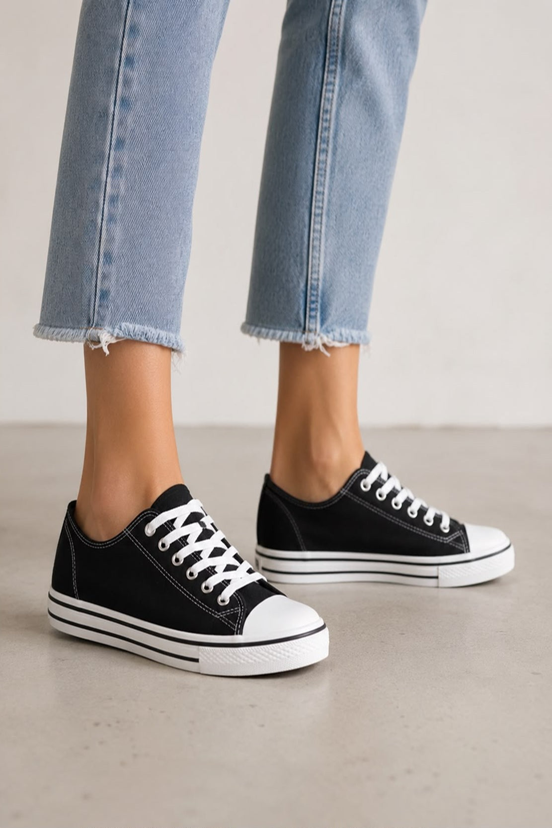 Women's Lace-Up Canvas Flat Trainers