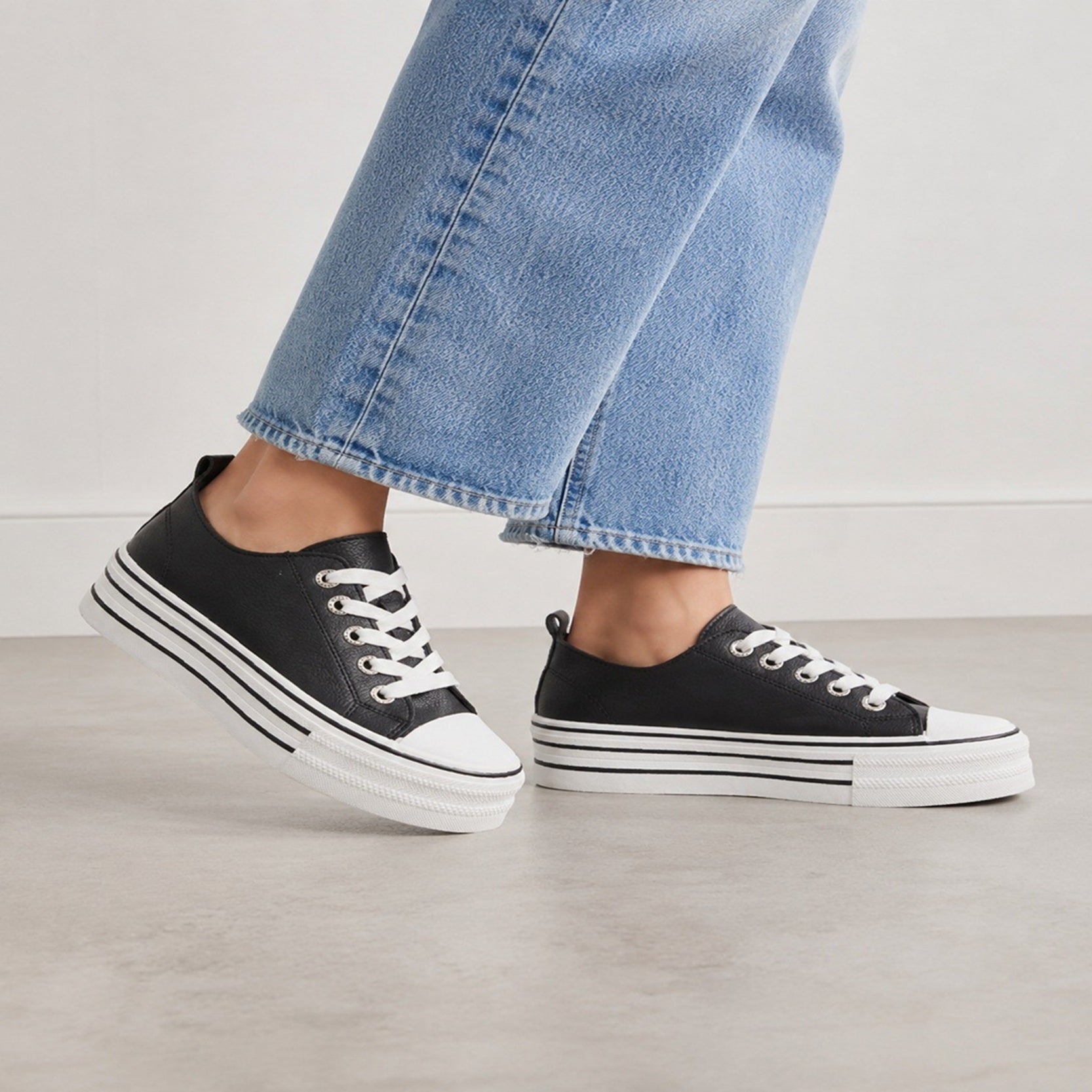 Women’s Platform Lace-Up Pumps with Sparkling Eyelets