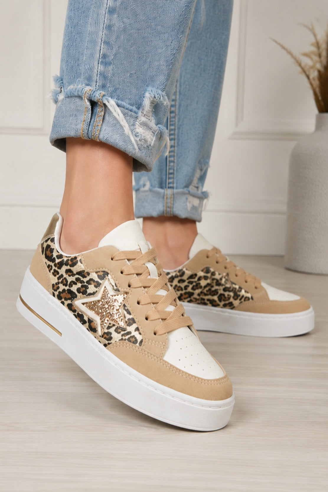 Women's Star Patch Leopard Print Sneakers Casual Fashion Lace-Up Shoes
